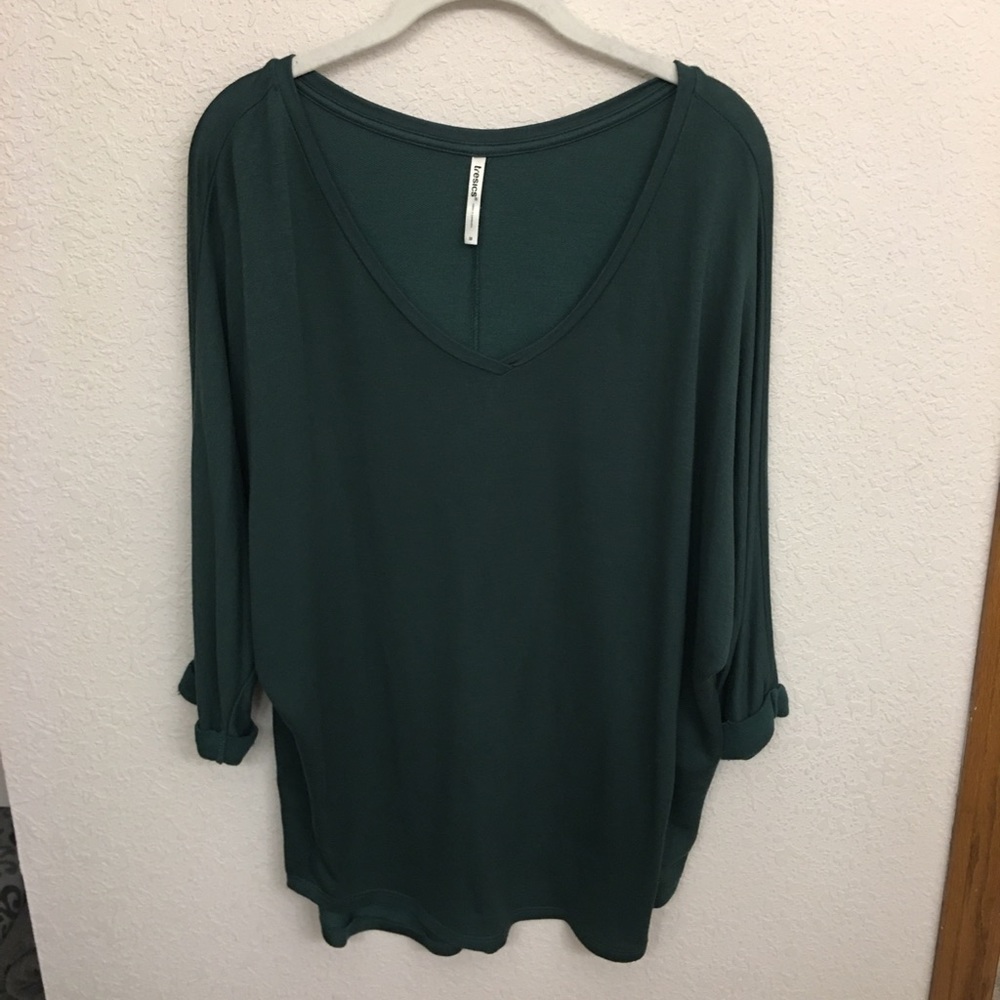 Trescis green vneck Medium